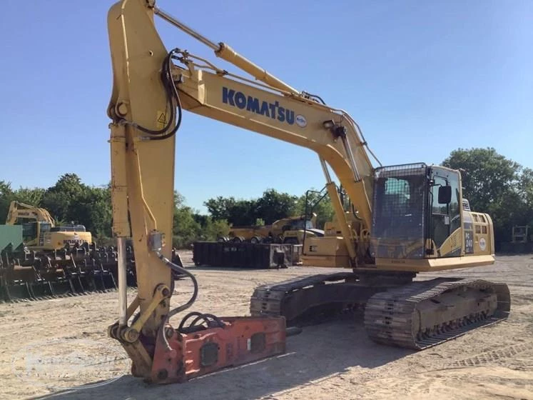 Used Komatsu Excavator in yard for Sale